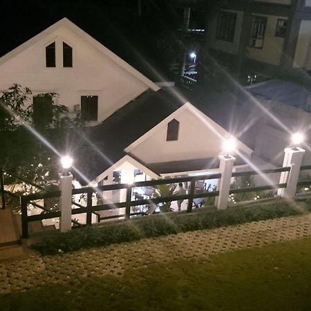 Chateau Beatrice タガイタイ エクステリア 写真