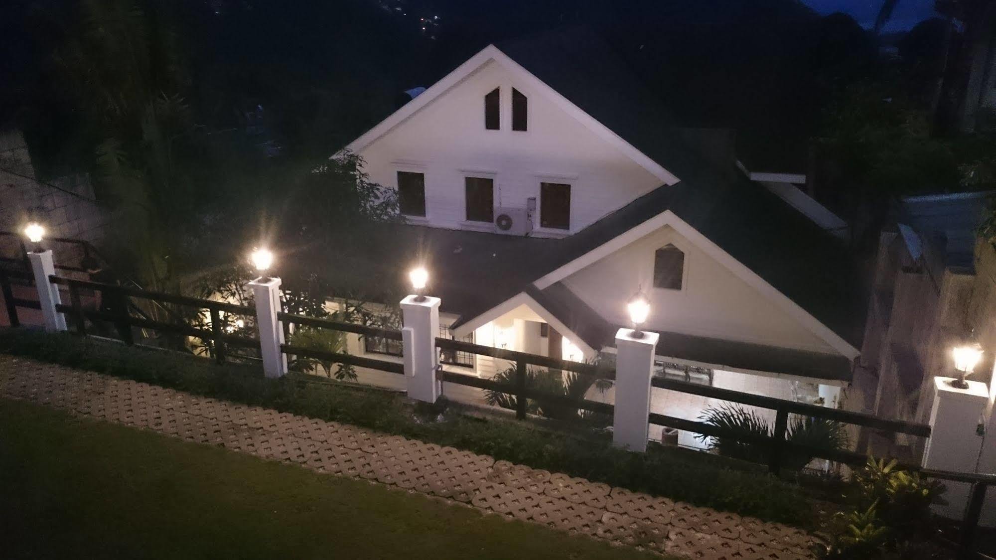 Chateau Beatrice タガイタイ エクステリア 写真